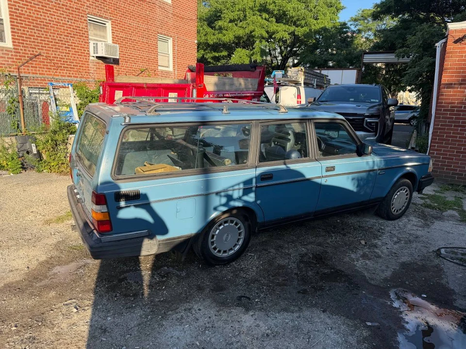 1987 Volvo 245 - Image 7 of 20