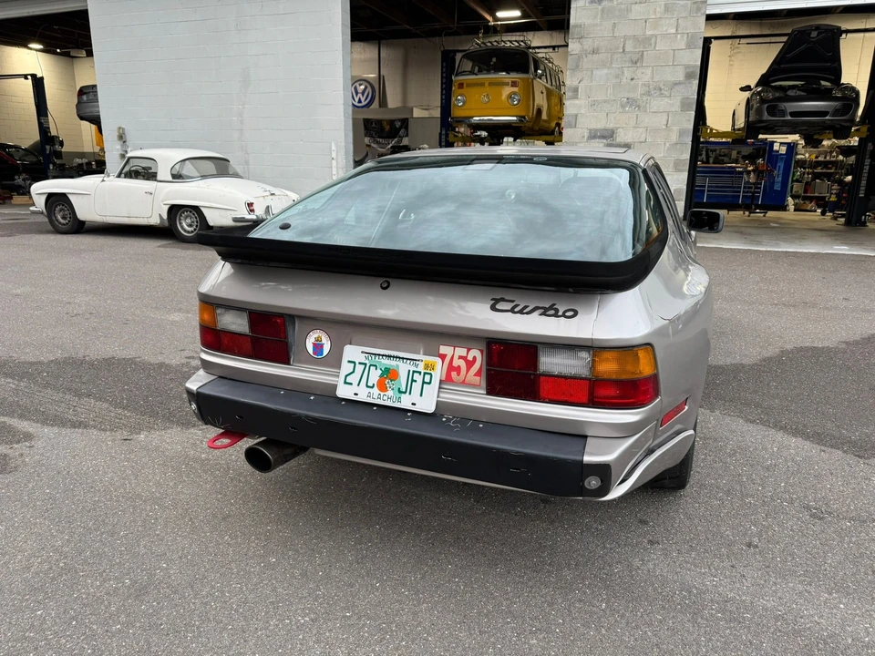 1988 Porsche 944 Turbo - Image 7 of 17