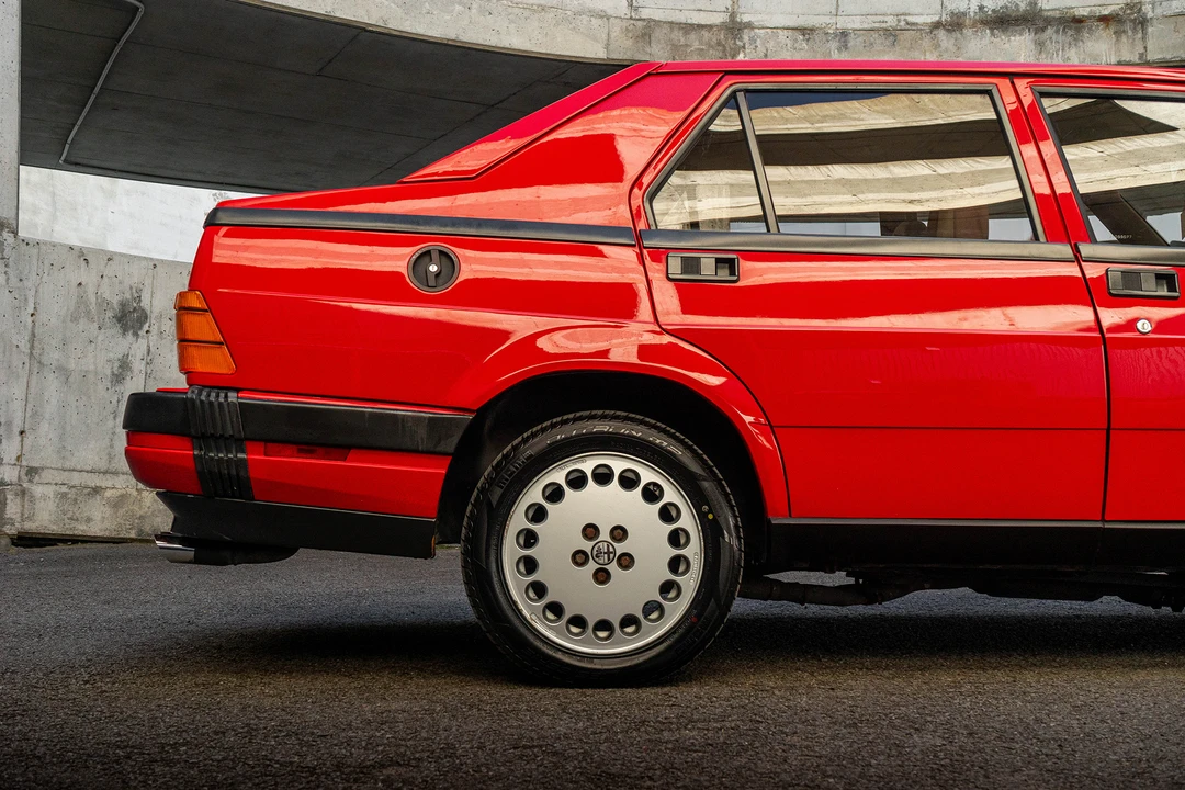 1988 Alfa Romeo 75/Milano - Image 17 of 31
