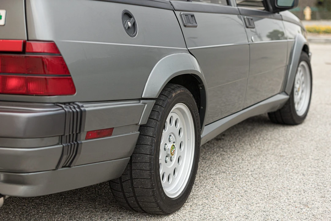 1988 Alfa Romeo 75/Milano - Image 28 of 31