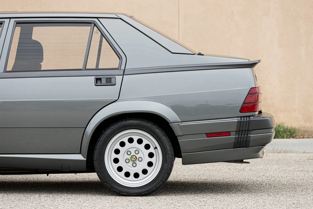 1988 Alfa Romeo 75/Milano - Image 17 of 31