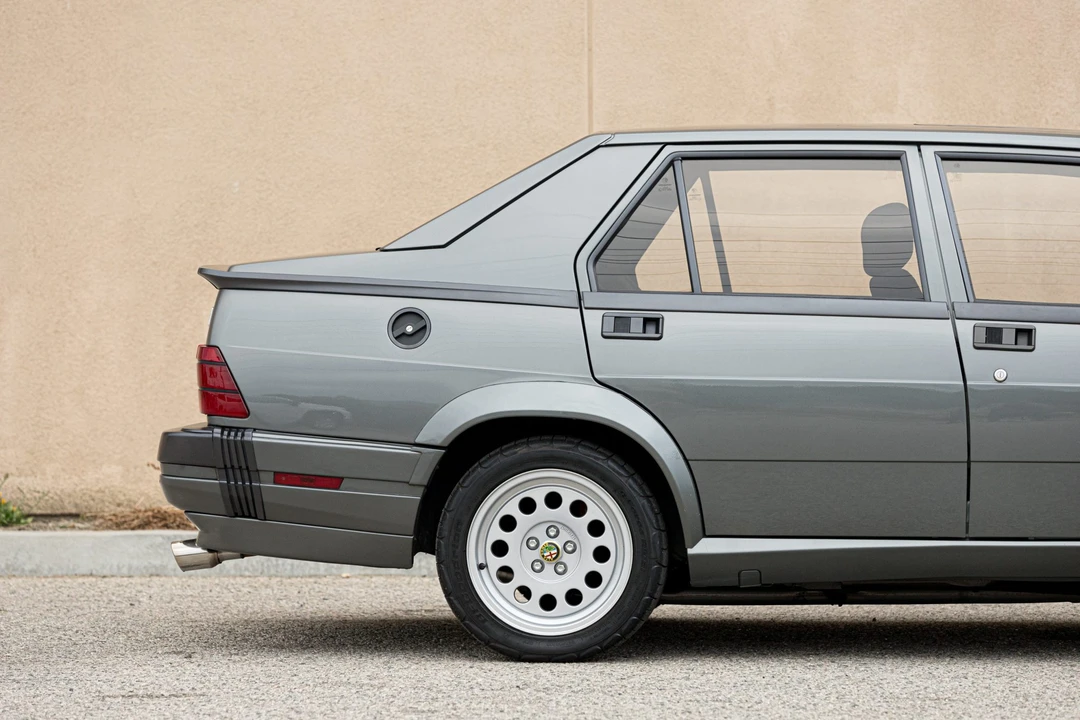 1988 Alfa Romeo 75/Milano - Image 18 of 31