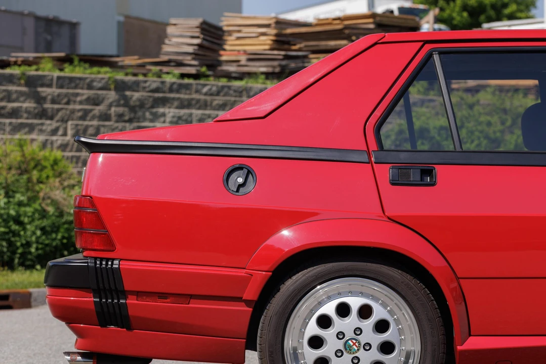 1988 Alfa Romeo 75/Milano - Image 20 of 31