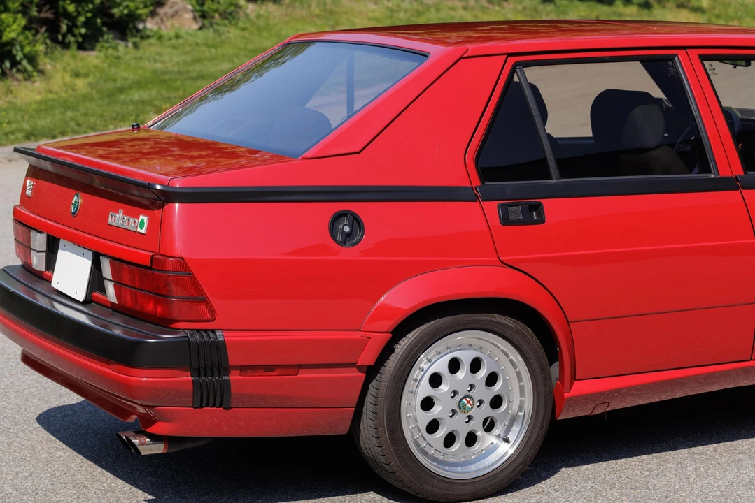 1988 Alfa Romeo 75/Milano - Image 24 of 31