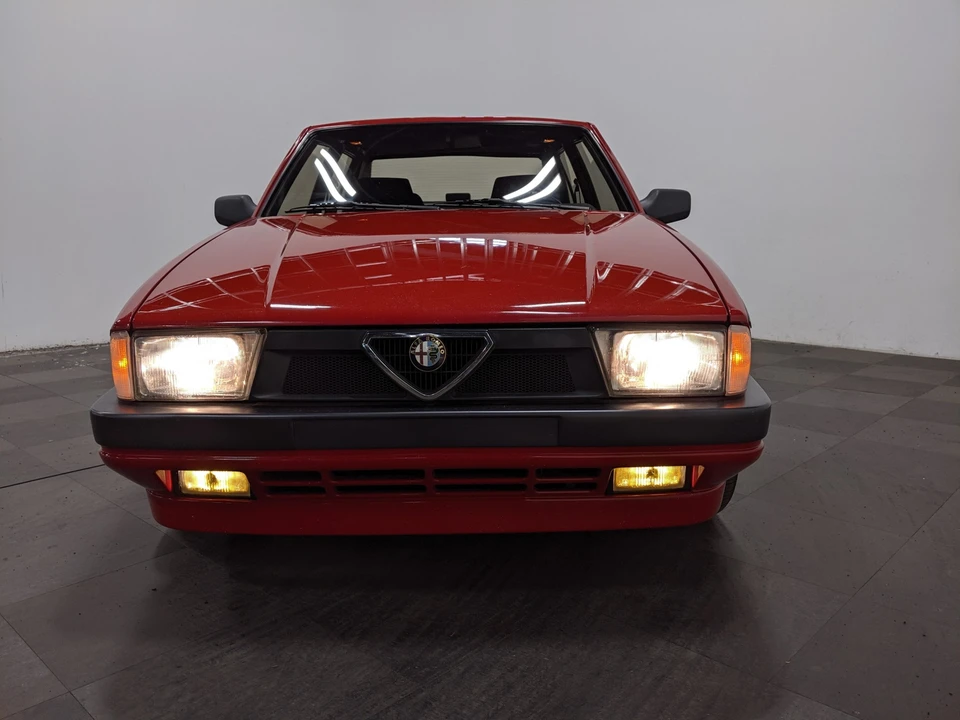 1988 Alfa Romeo 75/Milano - Image 23 of 31