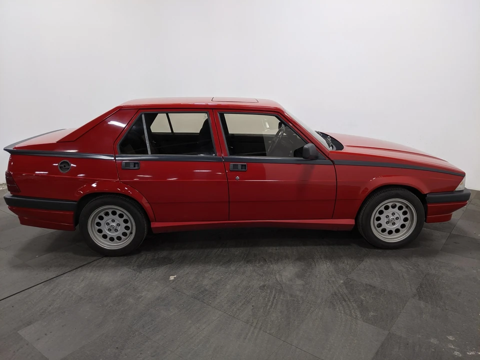 1988 Alfa Romeo 75/Milano - Image 17 of 31