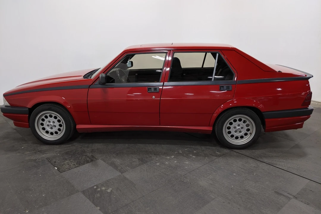 1988 Alfa Romeo 75/Milano - Image 11 of 31