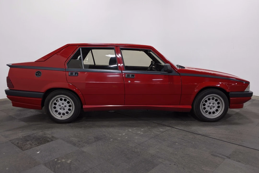 1988 Alfa Romeo 75/Milano - Image 18 of 31