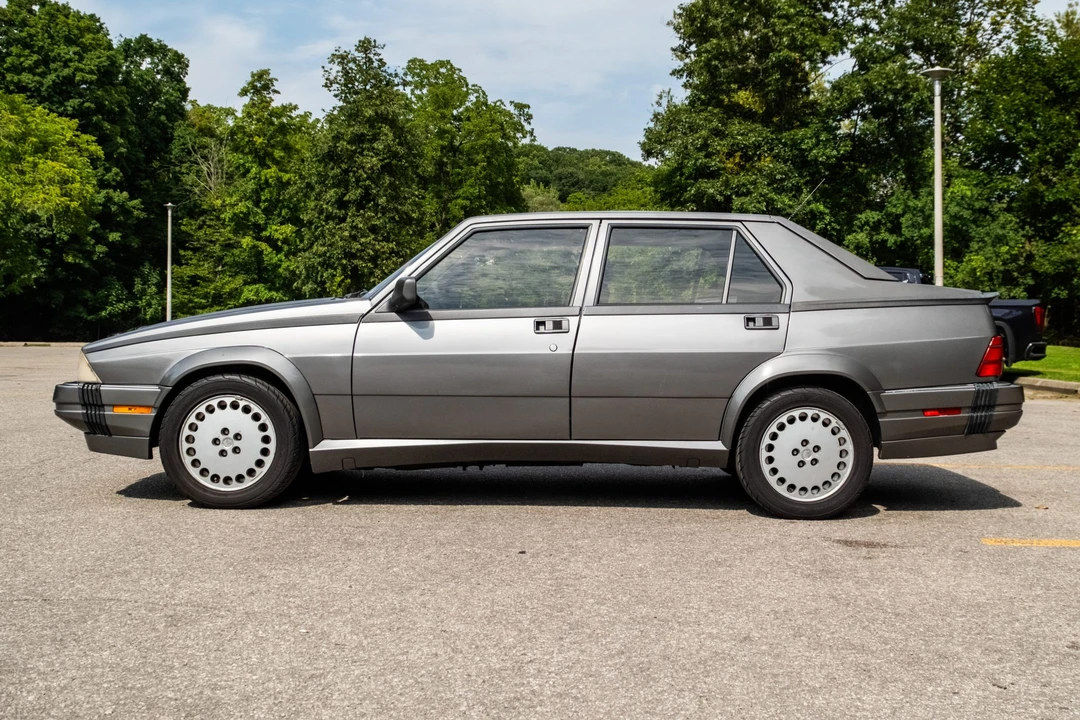 1988 Alfa Romeo 75/Milano - Image 9 of 31