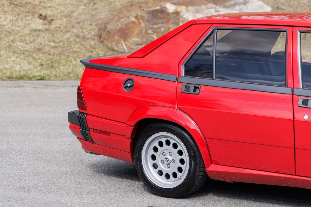 1988 Alfa Romeo 75/Milano - Image 29 of 31