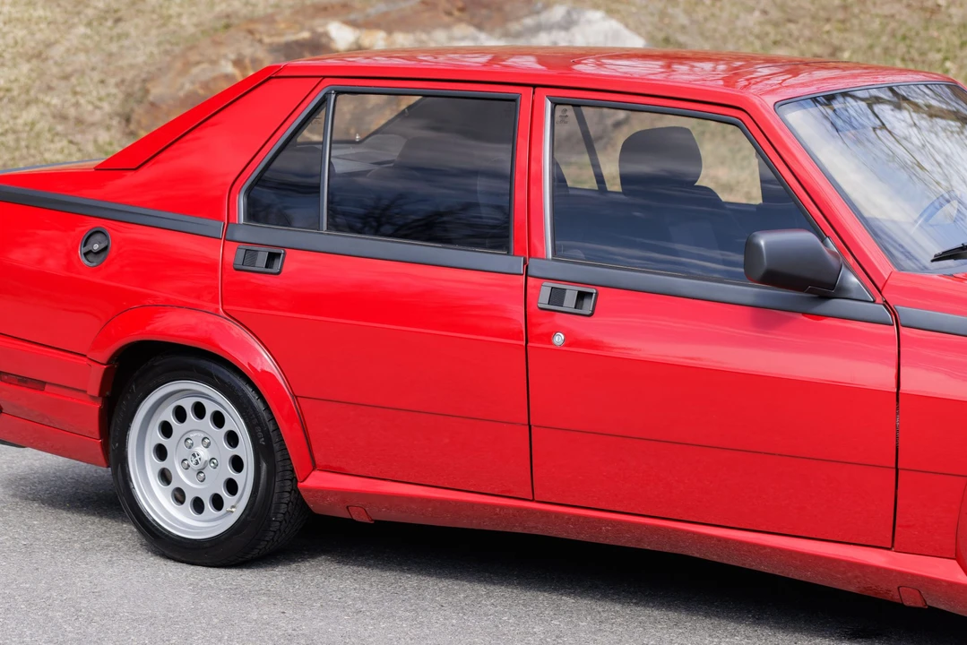 1988 Alfa Romeo 75/Milano - Image 28 of 31