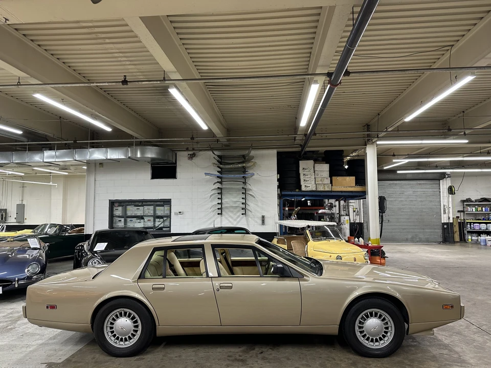 1988 Aston Martin Lagonda - Image 17 of 31