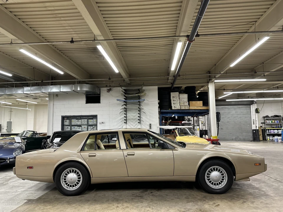 1988 Aston Martin Lagonda - Image 16 of 31