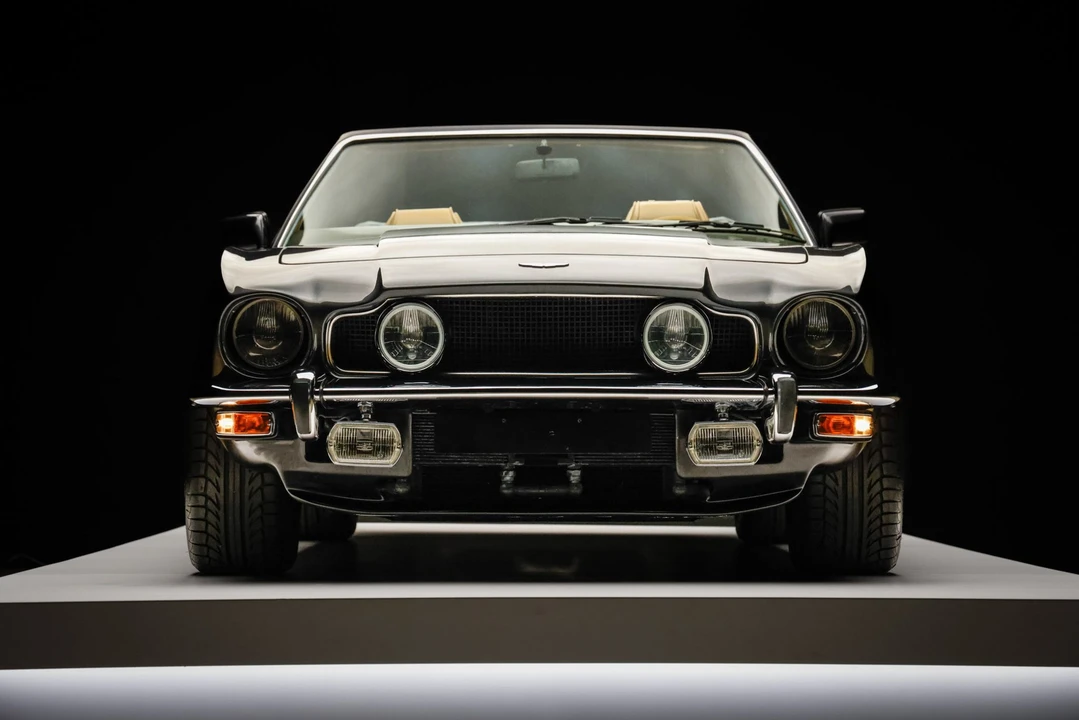 1988 Aston Martin DBS V8 & V8 & V8 Vantage - Image 25 of 31