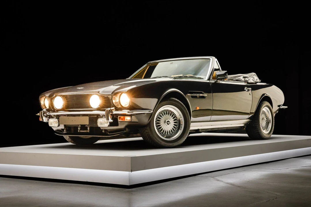 1988 Aston Martin DBS V8 & V8 & V8 Vantage - Image 22 of 31