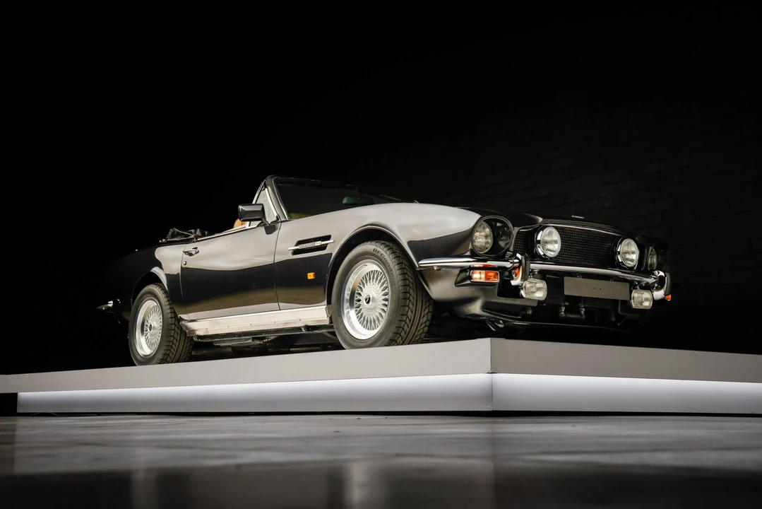 1988 Aston Martin DBS V8 & V8 & V8 Vantage - Image 30 of 31