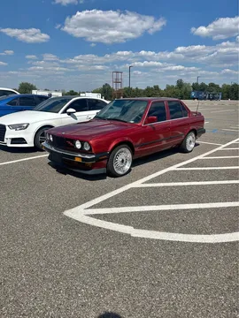 1988 BMW 3 Series 325i Sedan 4D