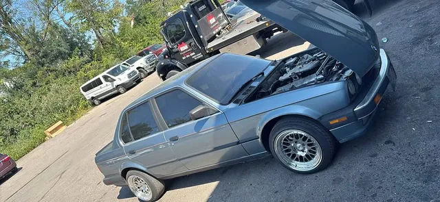 1988 BMW 3 Series 325i Sedan 4D