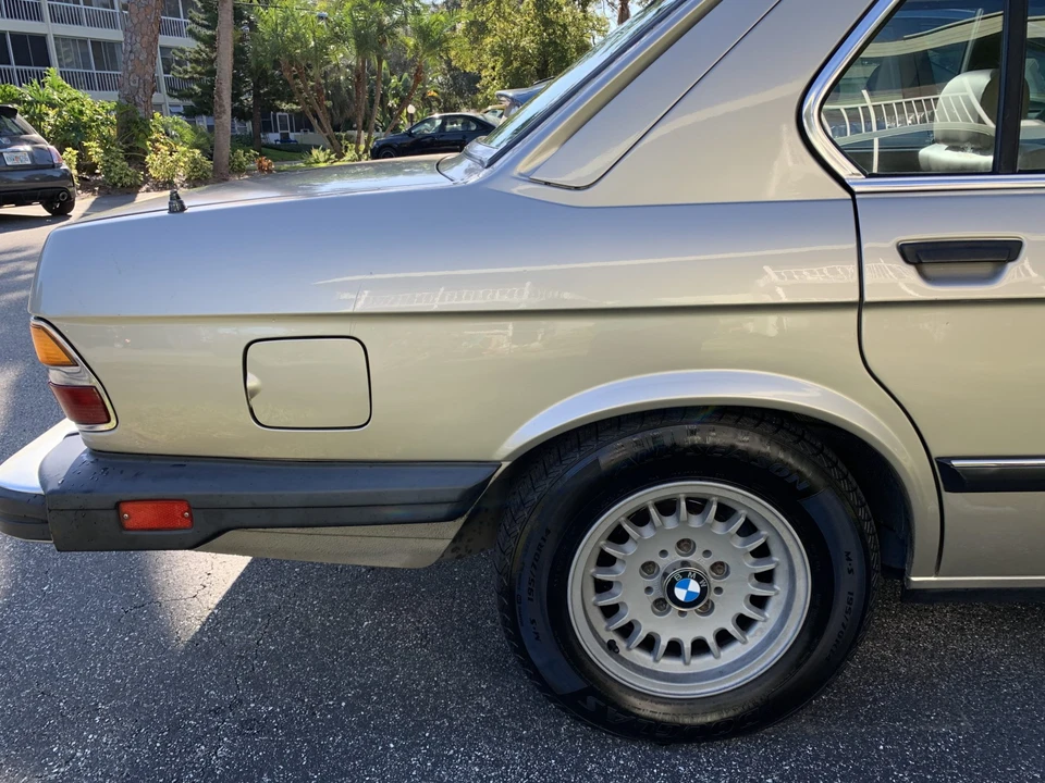 1988 BMW E28 5 Series - Image 10 of 31