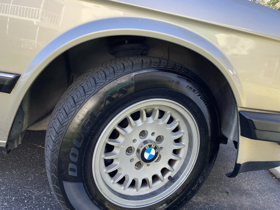 1988 BMW E28 5 Series - Image 30 of 31