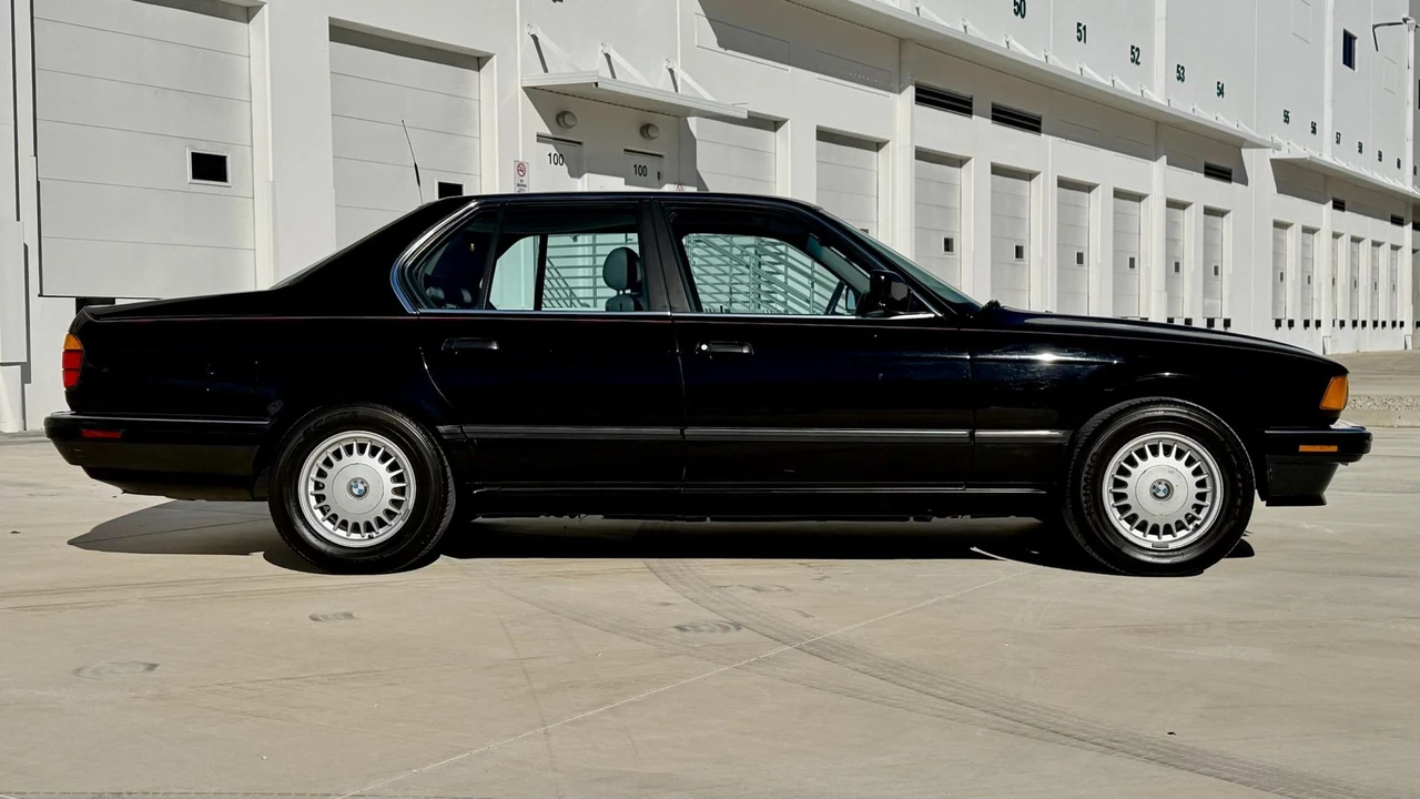 1988 BMW E32 7 Series - Image 25 of 31