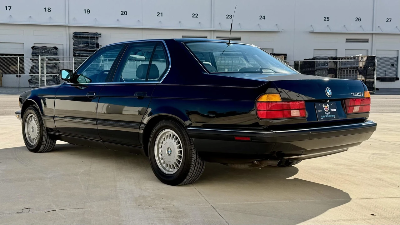 1988 BMW E32 7 Series - Image 11 of 31