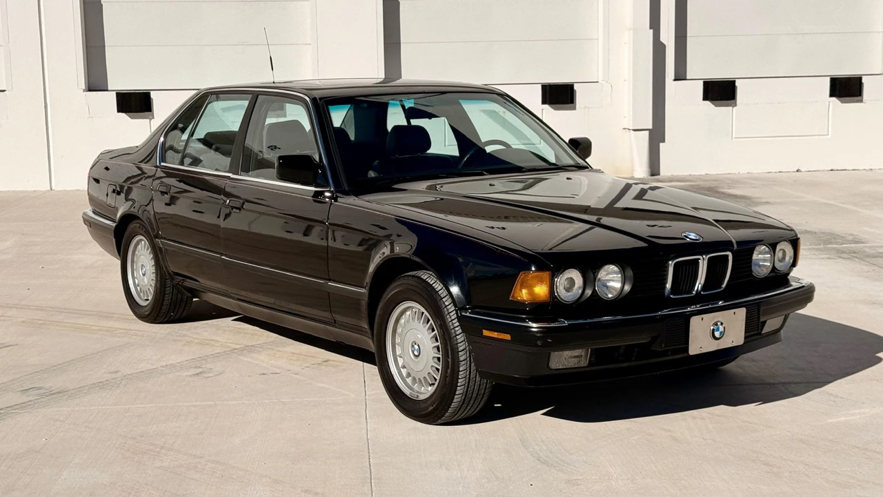 1988 BMW E32 7 Series - Image 30 of 31