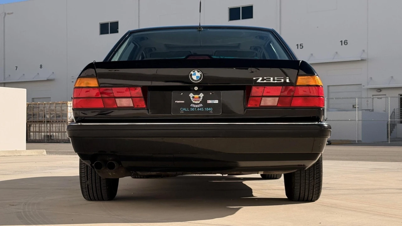 1988 BMW E32 7 Series - Image 16 of 31