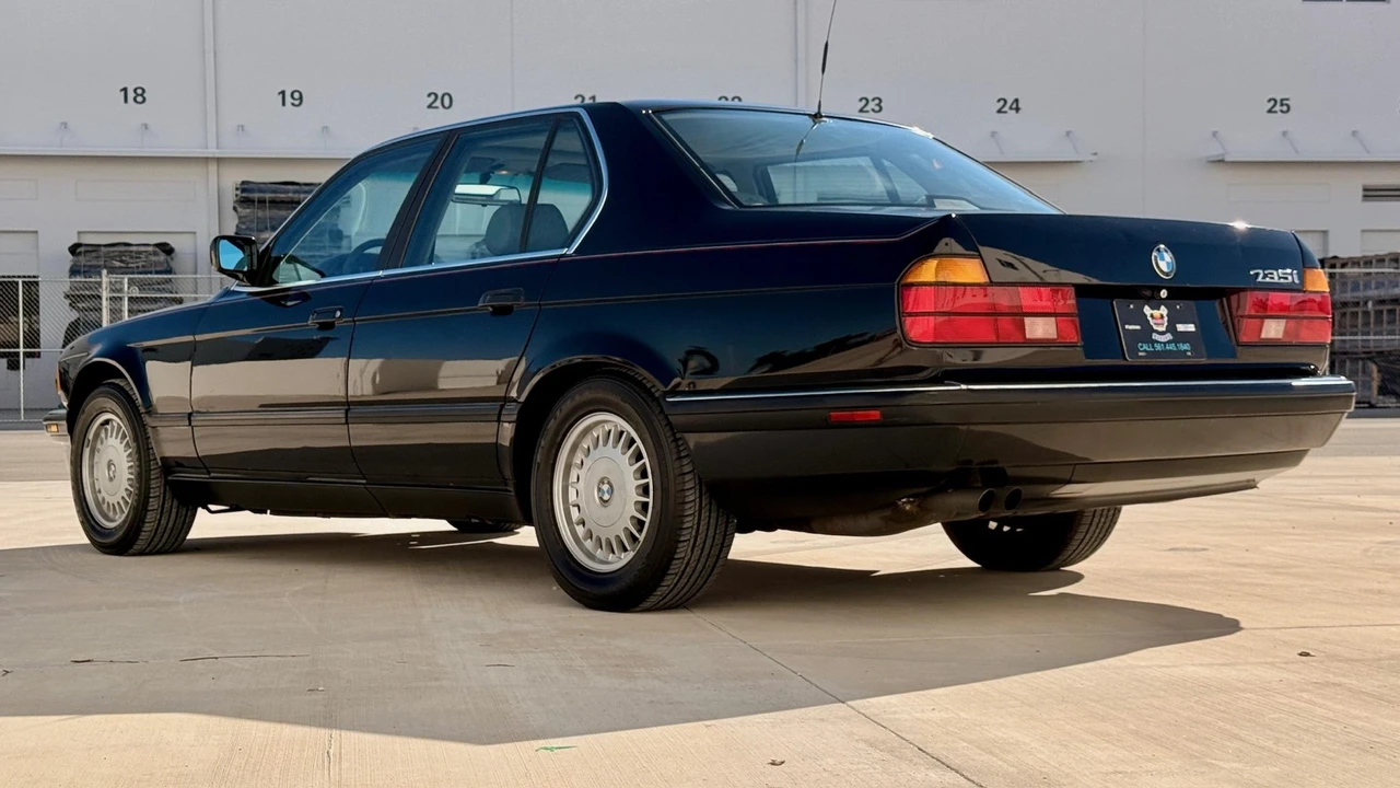 1988 BMW E32 7 Series - Image 10 of 31