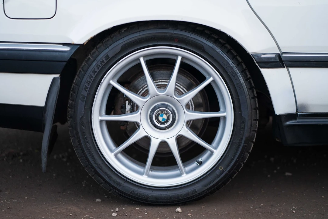 1988 BMW E32 7 Series - Image 9 of 30