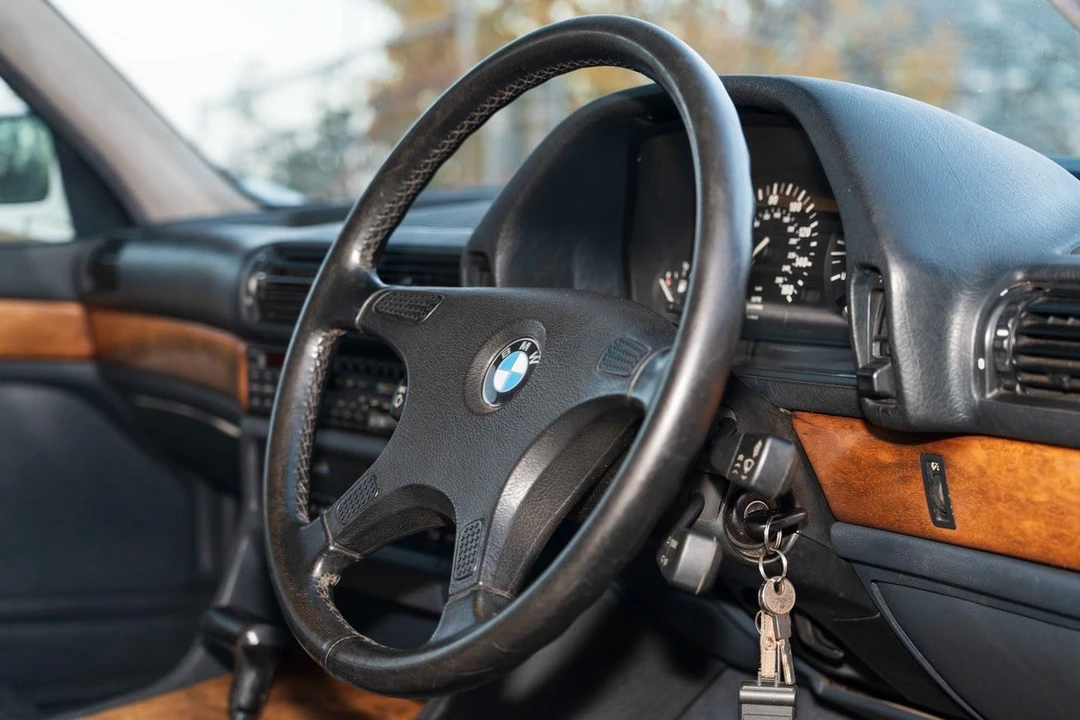 1988 BMW E32 7 Series - Image 17 of 30