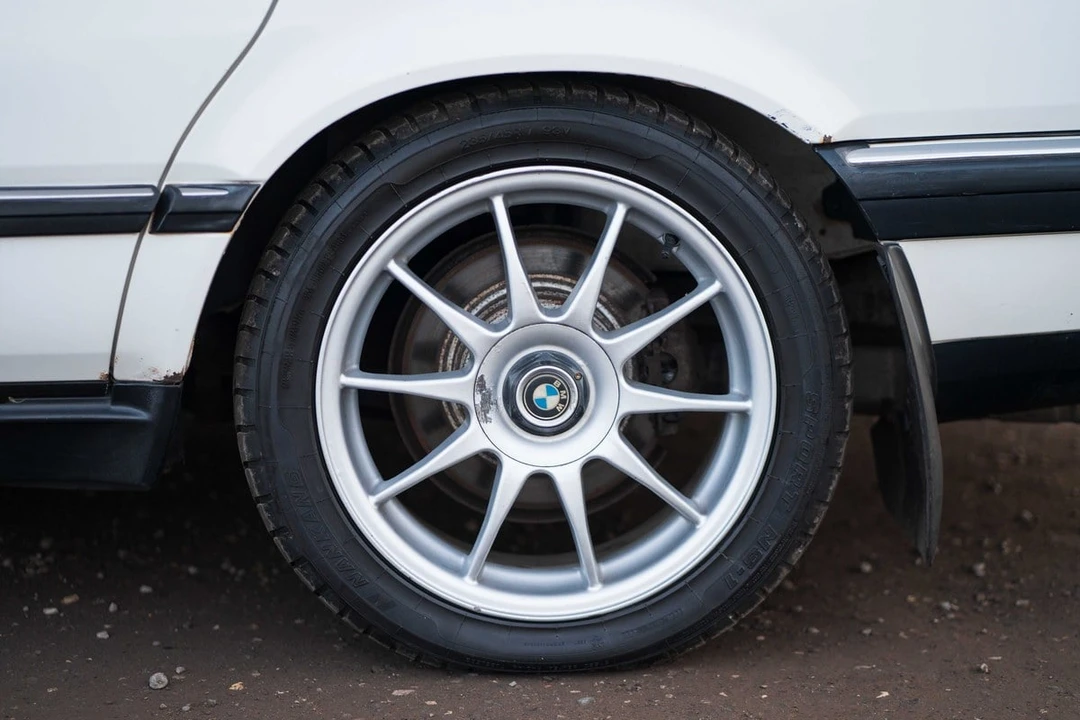 1988 BMW E32 7 Series - Image 7 of 30