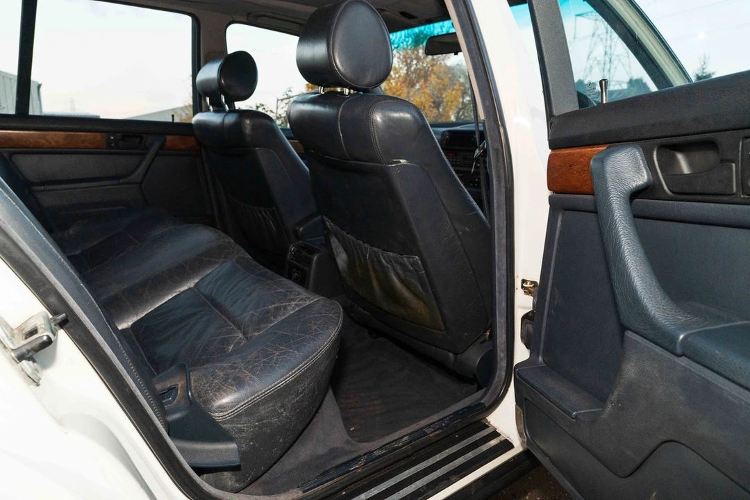 1988 BMW E32 7 Series - Image 29 of 30