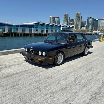 1988 BMW M5 Sedan