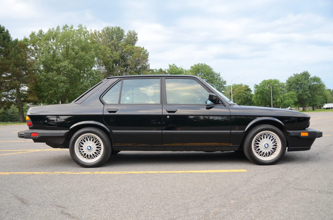 1988 BMW E28 M5 - Image 2 of 31