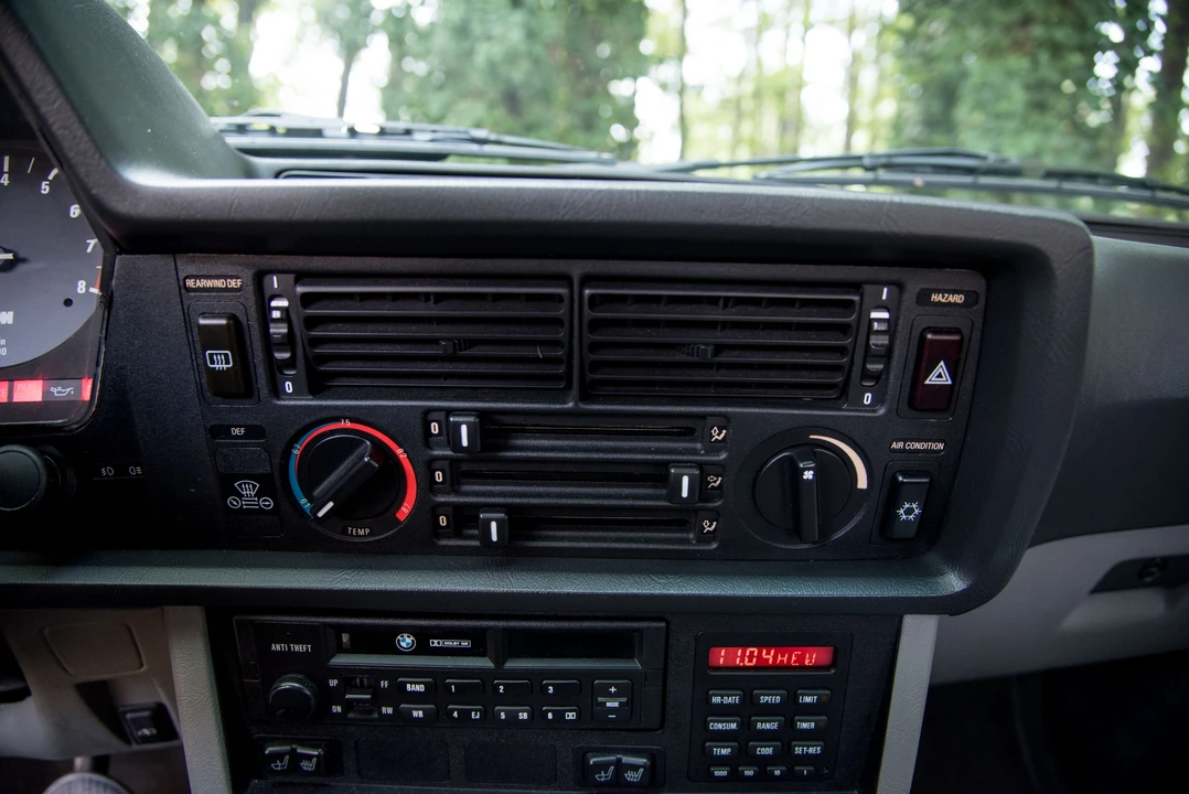 1988 Mazda L10A/L10B Cosmo - Image 25 of 31