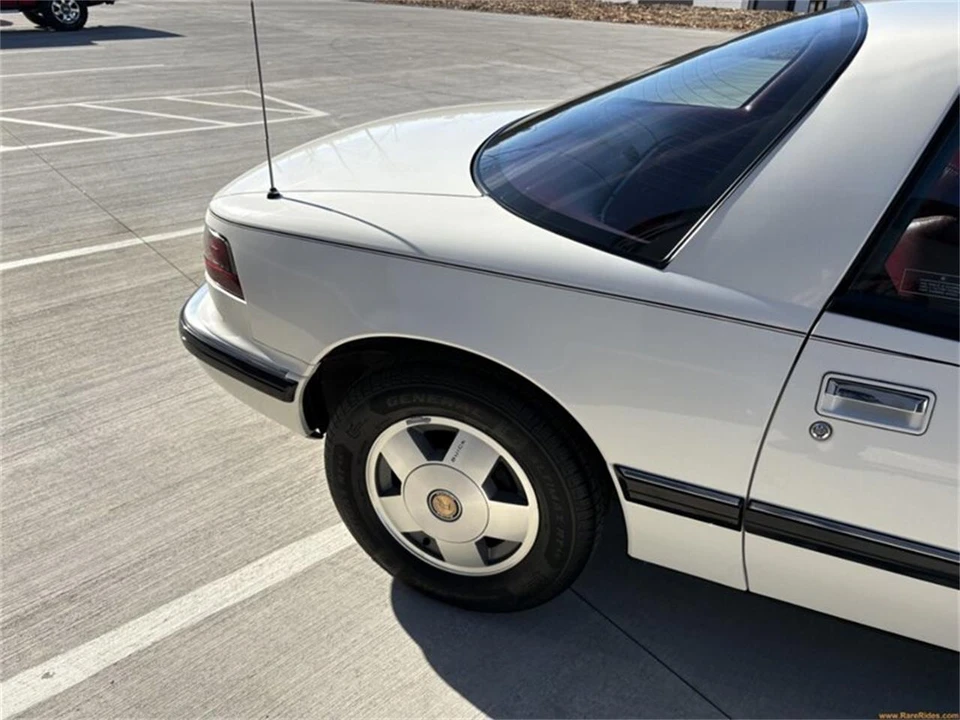 1988 Buick Reatta - Image 16 of 31