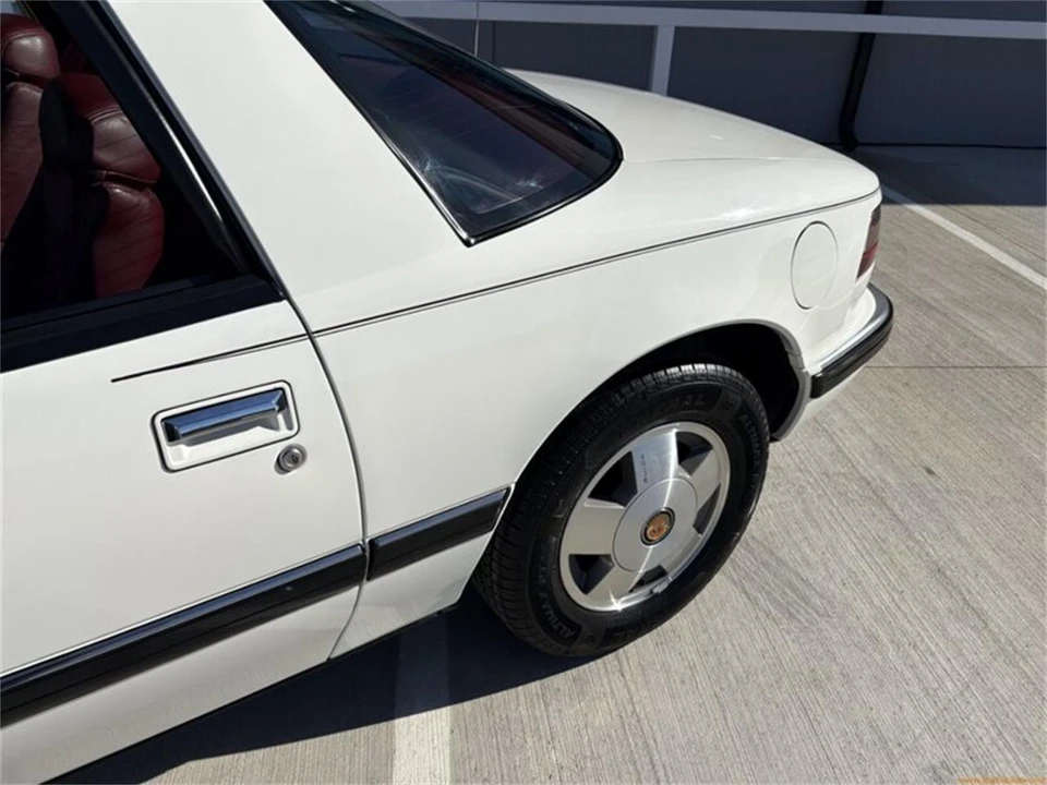 1988 Buick Reatta - Image 12 of 31