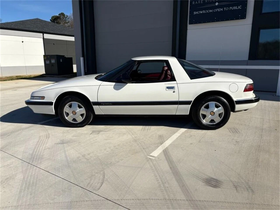 1988 Buick Reatta - Image 13 of 31