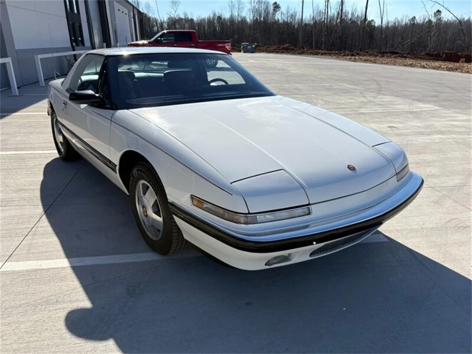 1988 Buick Reatta - Image 2 of 31