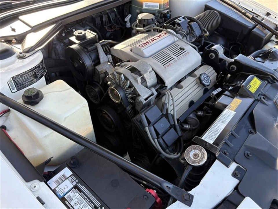 1988 Buick Reatta - Image 26 of 31
