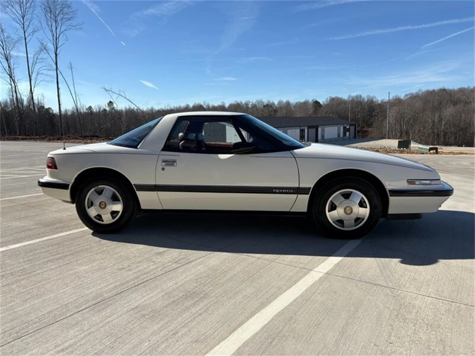 1988 Buick Reatta - Image 19 of 31