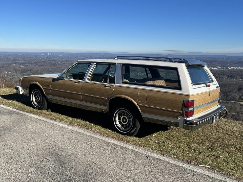 1988 Buick Electra - Image 24 of 31