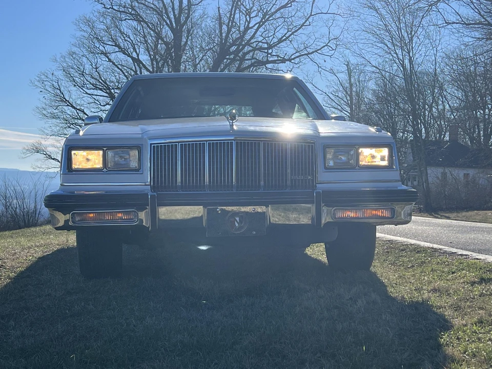 1988 Buick Electra - Image 9 of 31