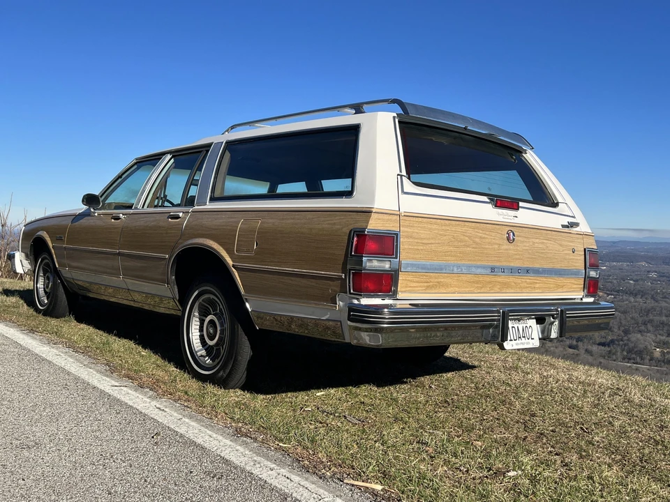 1988 Buick Electra - Image 25 of 31