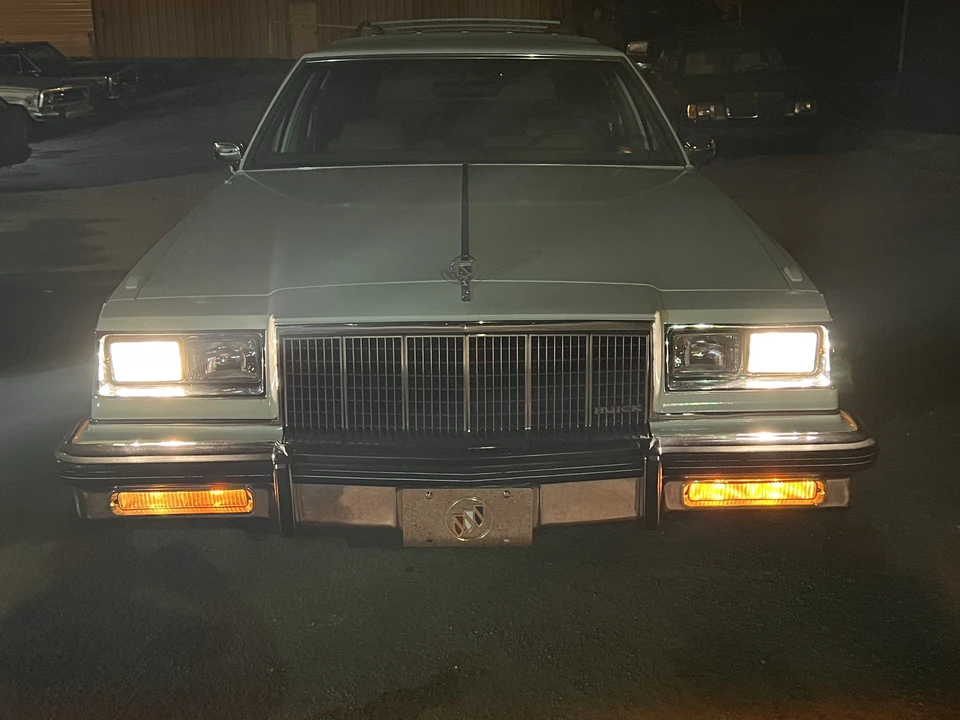 1988 Buick Electra - Image 10 of 31