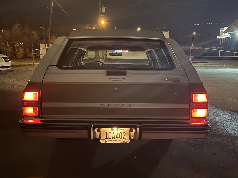 1988 Buick Electra - Image 28 of 31