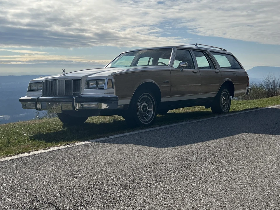 1988 Buick Electra - Image 17 of 31