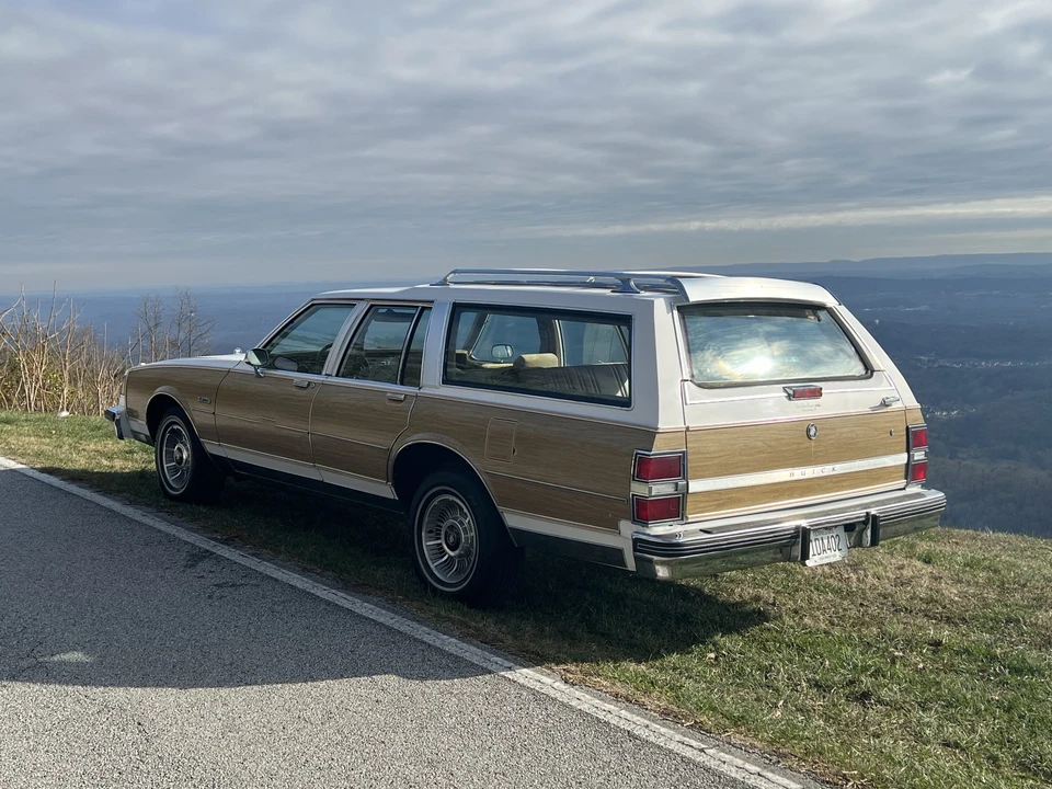 1988 Buick Electra - Image 23 of 31