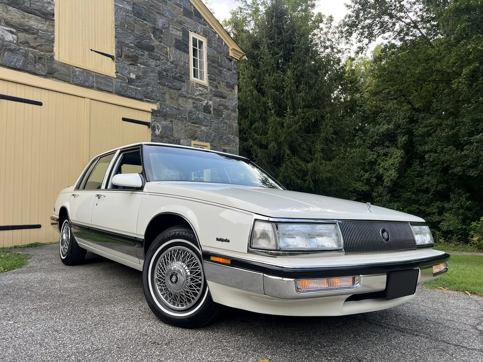 1988 Buick Electra - Image 2 of 31